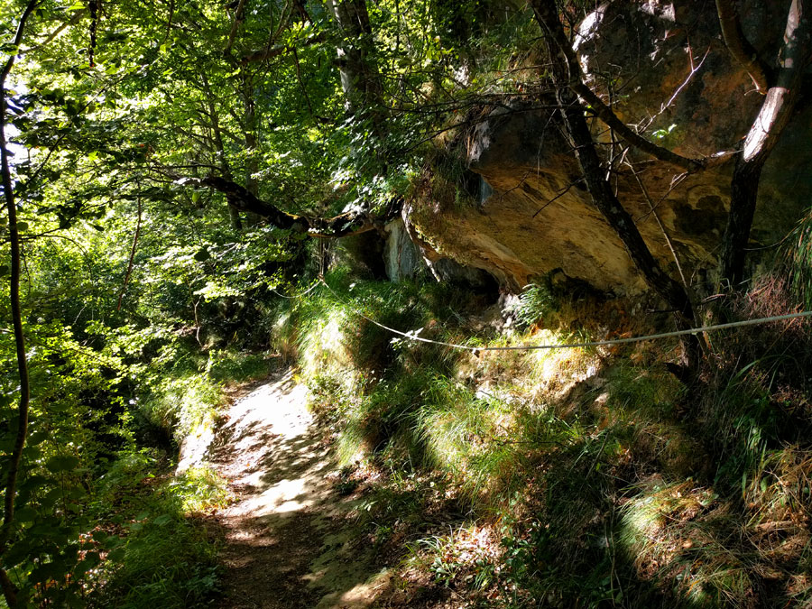 Cuerda pasamanos cerca del inicio 