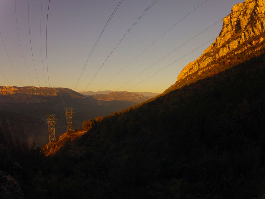 Bajaremos a la torre de electricidad 