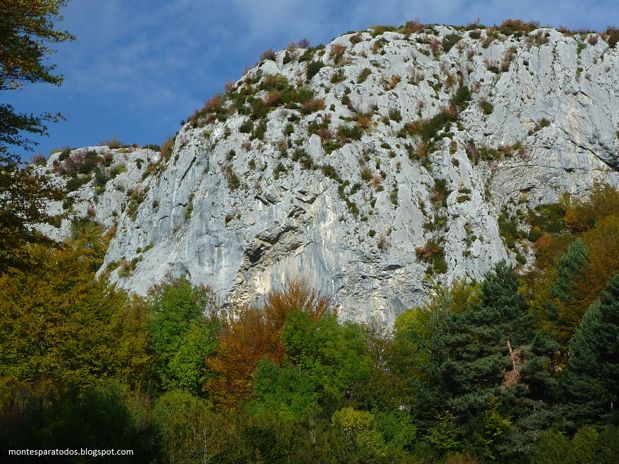Peña de la ferrata (© Montañismo para todos) 