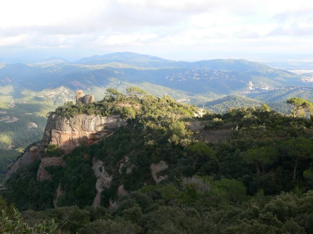 Vista atrás hacia la zona de la ferrata que queda en la parte oculta. Despunta a la izquierda la Castellassa 