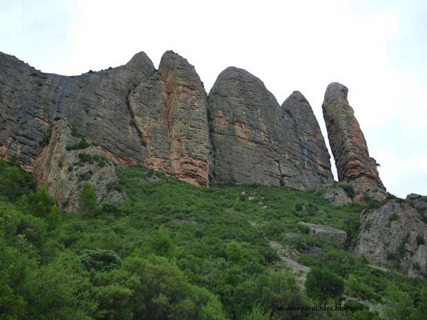 Cara oeste de los Mallos (© Montañismo para todos) 