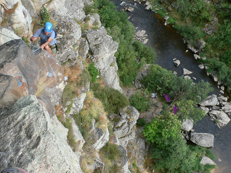 Escaladores descansando junto a la Truyère - seguimos subiendo- 