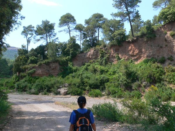 Por la riera de las Arenes y  junto a la Torre de l Àngel 