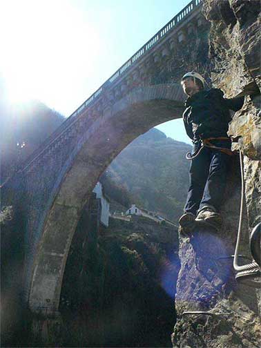 Final de la vía con el puente Napoleón sobre nuestras cabezas 