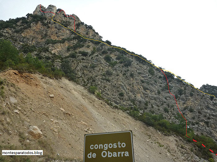 La aguja de la Croqueta desde el coche (© Montes para todos) 