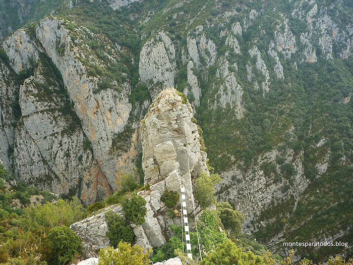 Primer puente y aguja desde la punta 1313 m (© Montes para todos) 