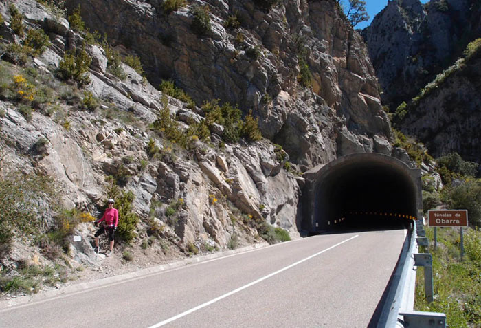 Inicio de la vía junto a la carretera 