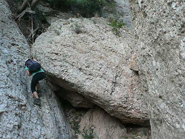Primer destrepe equipado con una cuerda 