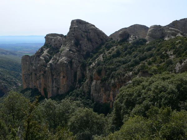 De regreso podemos ver el Paso dera Biñeta que sube serpenteante al pie de esta gran mole. 