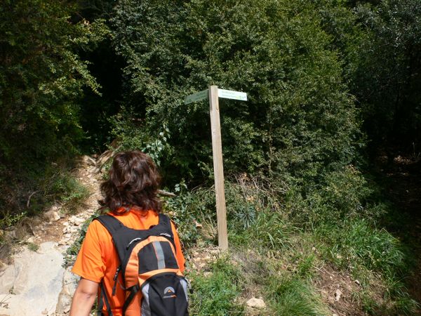 Salimos del barranco - izquierda por el tramo equipado dera Biñeta / derecha por el más largo Camino de los Burros - 