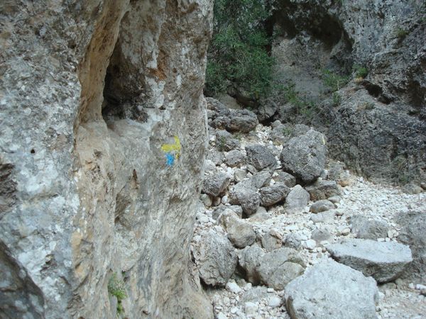 Indicador de entrada al Romeret desde arriba - pasados los estrechos del Parrisal - 