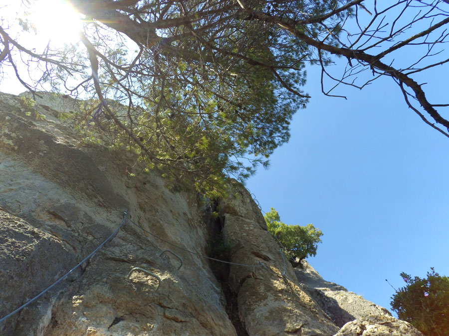 Subida vertical -un tramo es de escalada obligada- 