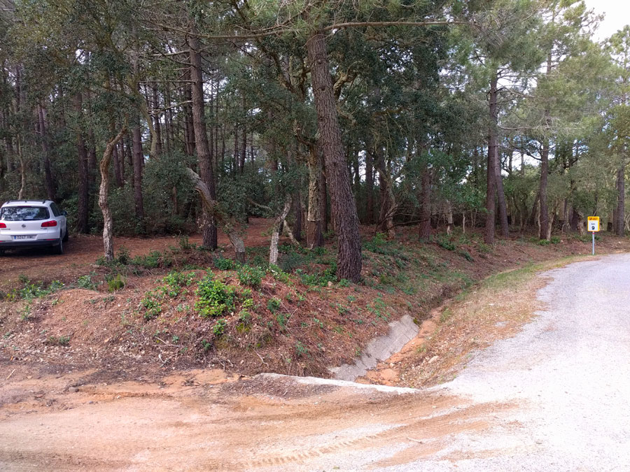 Estacionamiento junto a la comarcal GIP-6821 