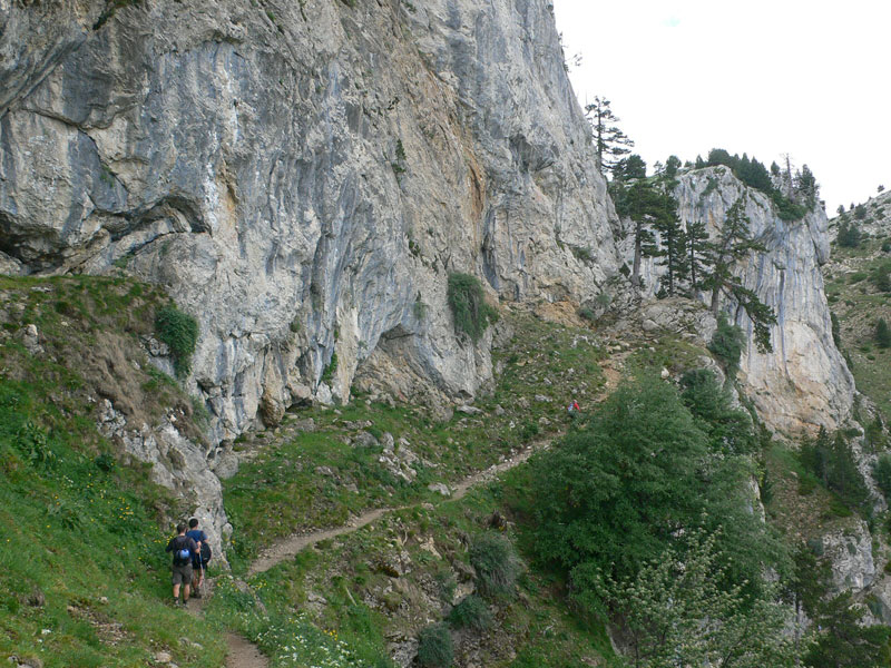 Subimos por una estrecha faja 