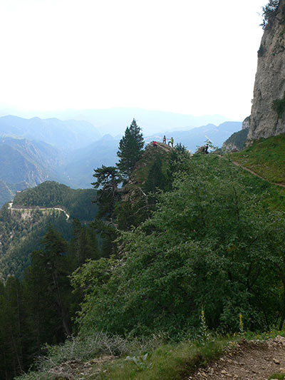 Vista atrás a la carretera y el mirador del Gresolet 
