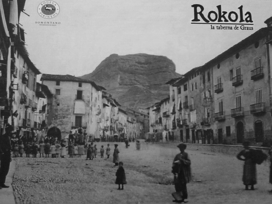 Vista de la Peña del Morral en una imagen histórica reproducida en el salvamanteles de la taberna Rokola -por cierto recomendable su bocadillo de longaniza- 