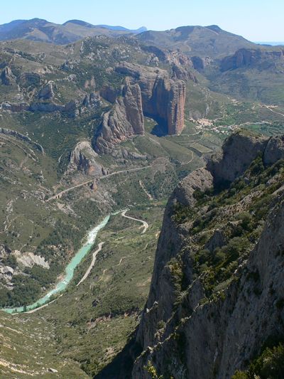 Vista de los Mallos de Riglos y el río Gállego 