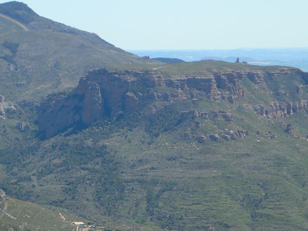 Vista del mirador de los Buitres Cubilillo donde suben las clavijas de Riglos 