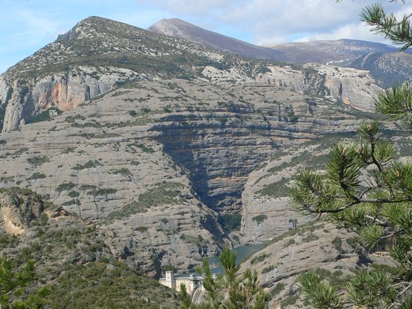 La Peña San Cosme y la presa de Vadiello 