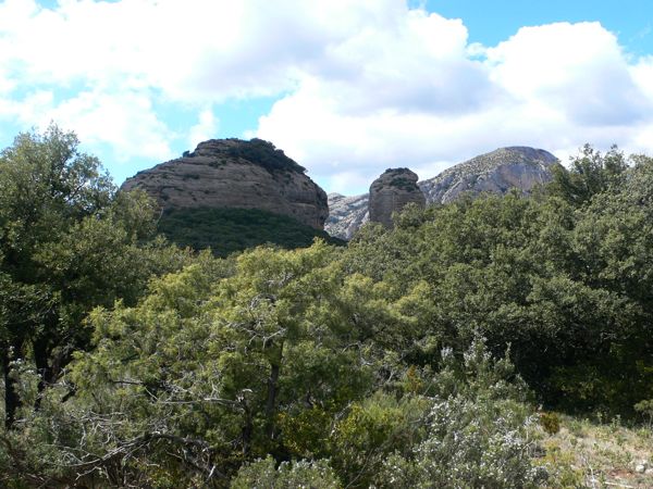El Huevo a la derecha y la cima de la Peña San Cosme a la izquierda 