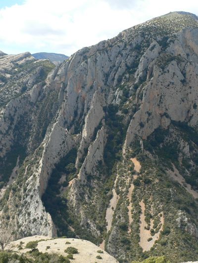 Caída del Pico Borón hacia el Pantano 