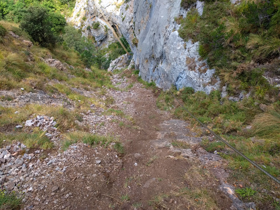 Vista atrás a la pasarela -toda esta zona está bastante descompuesta- 