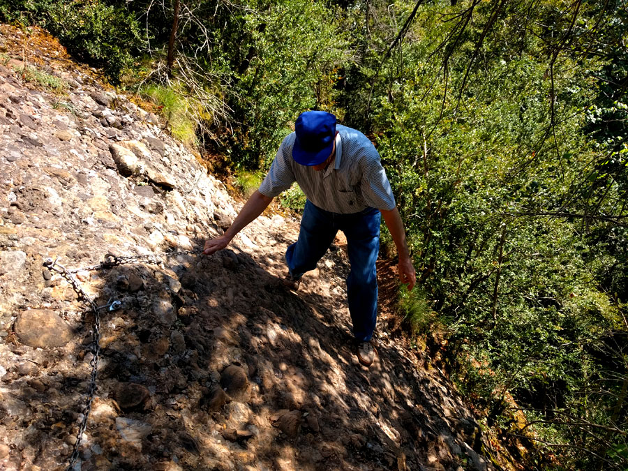 Paso de unos 5 metros equipado con una cadena 