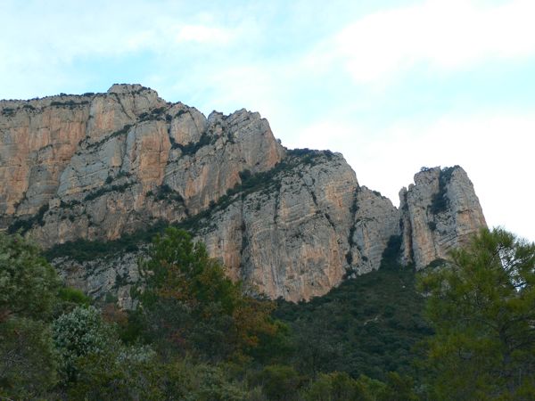 Vista de toda la pared por dónde transcurre la ferrata 