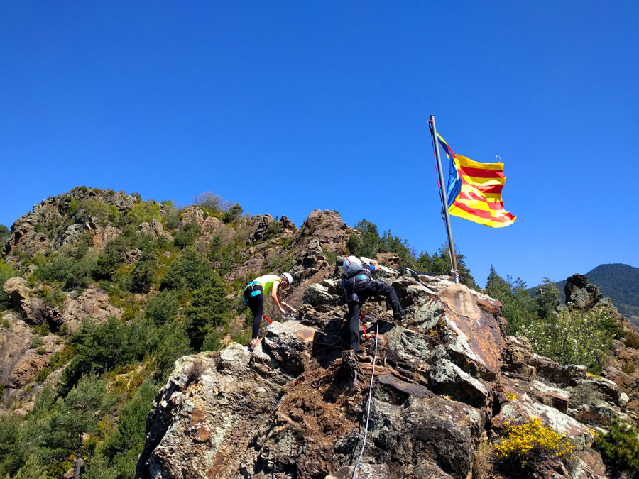 Pasada la cruz seguimos por la cresta 