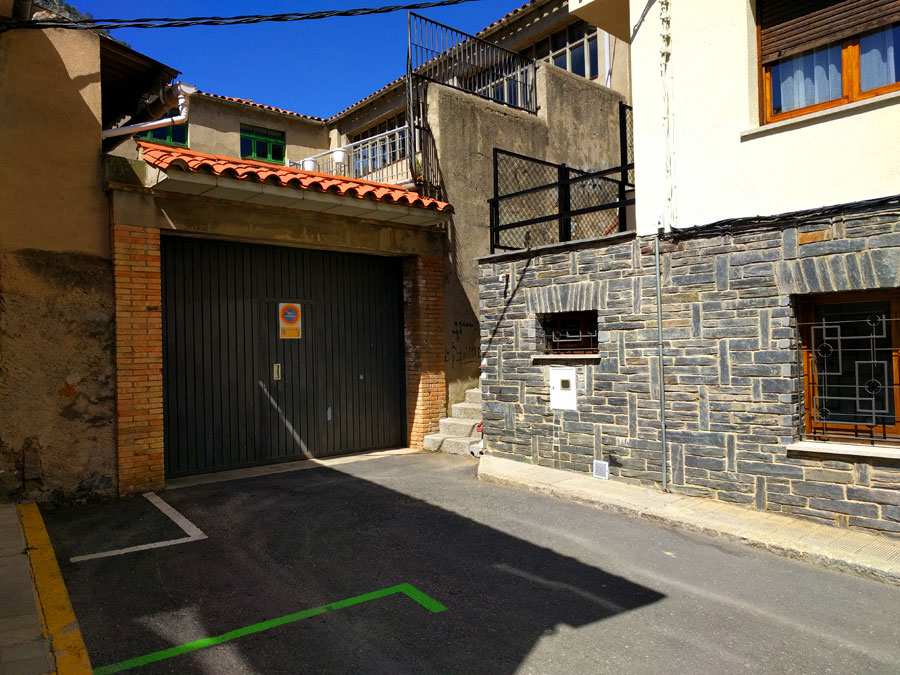 Al final de la calle Bonavista -detrás de la iglesia- subiremos por unas escaleras algo escondidas 