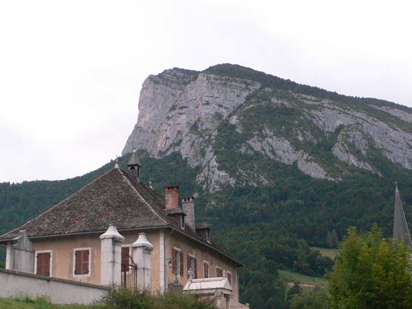 Perfil del Roche Veyrand por el que transcurre la vía ferrata 