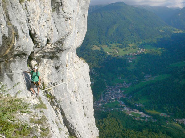 Tabla de madera y Saint Pierre al fondo 