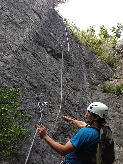 Después de un tramo de bajada encontramos la primera pared vertical 