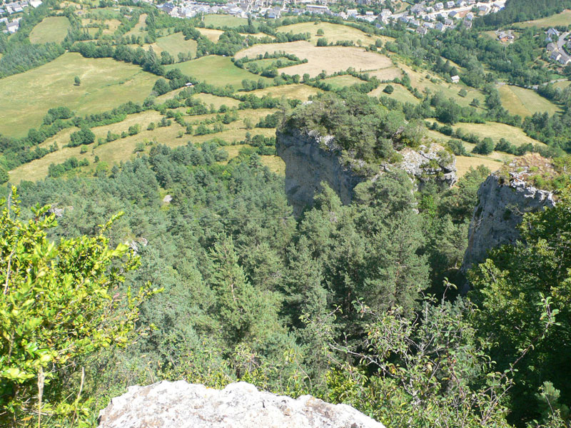Vista de la vía desde el estacionamiento -La Canourgue al fondo- 