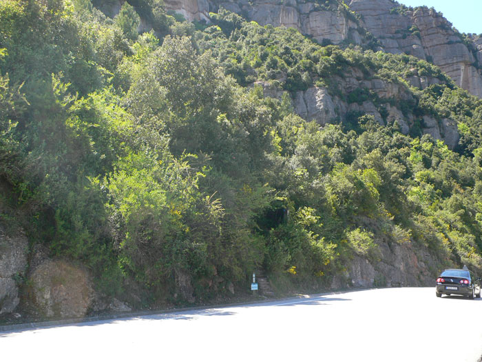 Cruzamos la carretera hacia los indicadores de la Canal del Miracle 