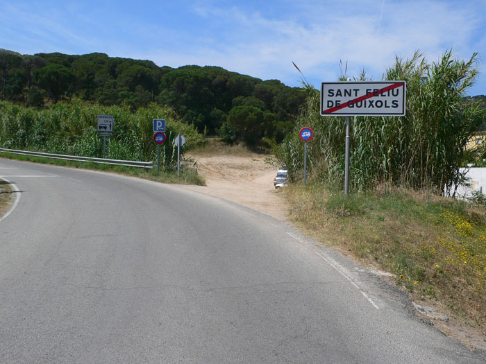 Estacionamiento gratuito en la salida de Sant Feliu por la GI-682 