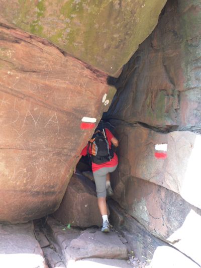 El GR se mete por una pequeña brecha 