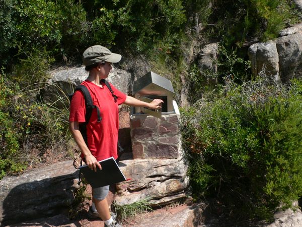 Llegados al final del tramo equipado podemos firmar en el libro de visitas 