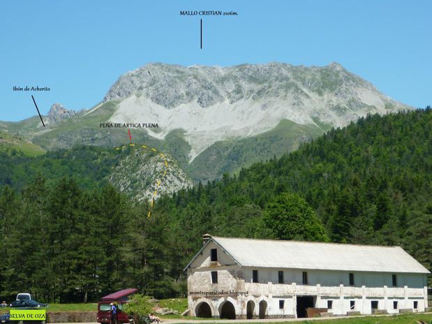 Vista del recorrido de la vía ferrata desde Selva de Oza (©Montañismo para todos) 