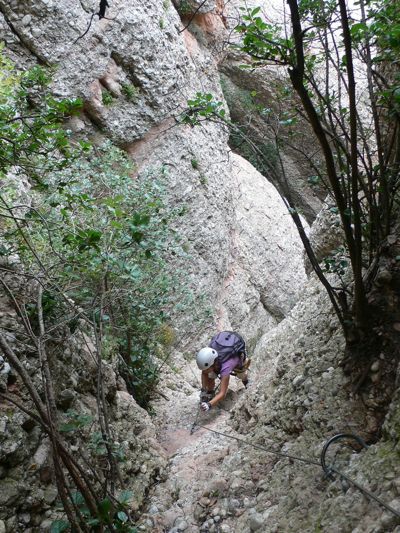 Tramo vertical protegido en una canal 