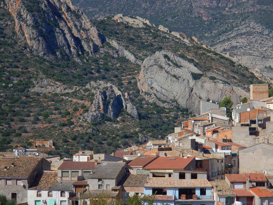 Vistas de la Cresta dels Conills desde Camarasa - La ferrata se encuentra en el promontorio de delante (® Antoni Vilaseca) 