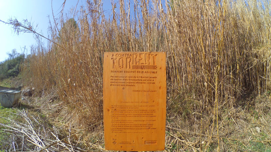 A contra Torrent -cartel indicador del inicio- 