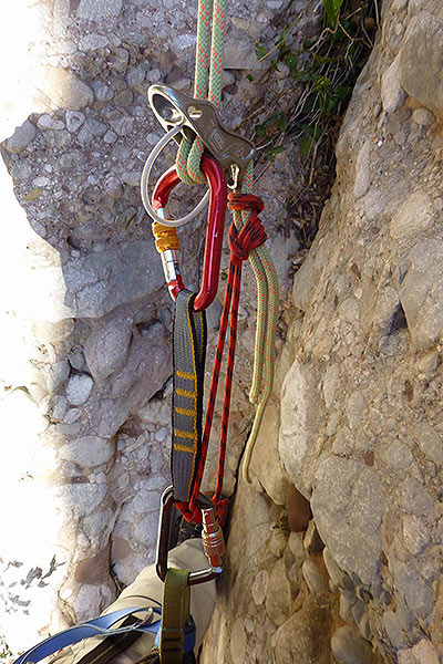 Con un rápel de 23 m la cuerda llega justa pero es suficiente 