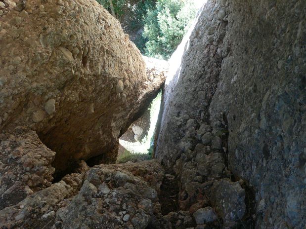 Vista hacia abajo. Ya nos encontramos a considerable altura - unos 15 metros -  