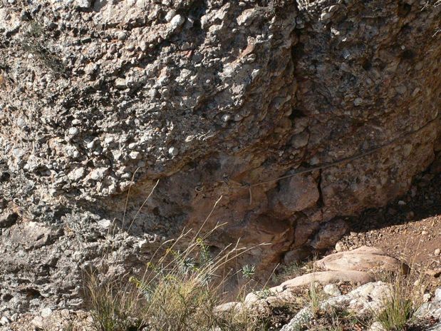 Equipación en el Torrent del Lloro previo al rapel de salida de 30 metros - una de las opciones para el regreso - 