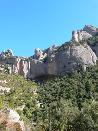 Vista a la cueva de l`Arcada 