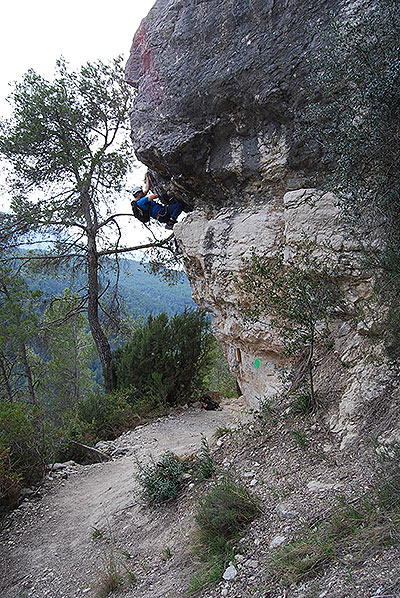 La vía sigue desplomada 