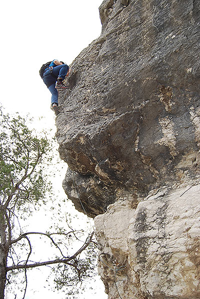 Subiendo por la parte media de la vía ferrata 