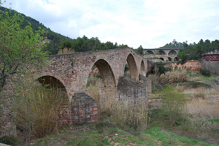 El pont Vell y al fondo el puente de los FGC y el de la carretera C-55 que cruzaremos por debajo 