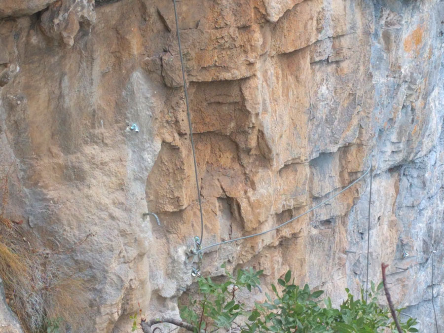 Detalle de la vía cable 